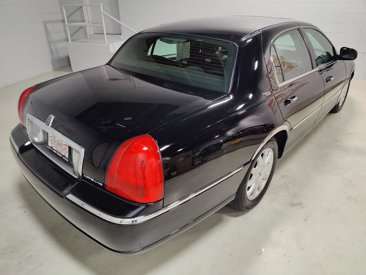 Used 2008 Lincoln Town Car Signature Limited RWD image 6