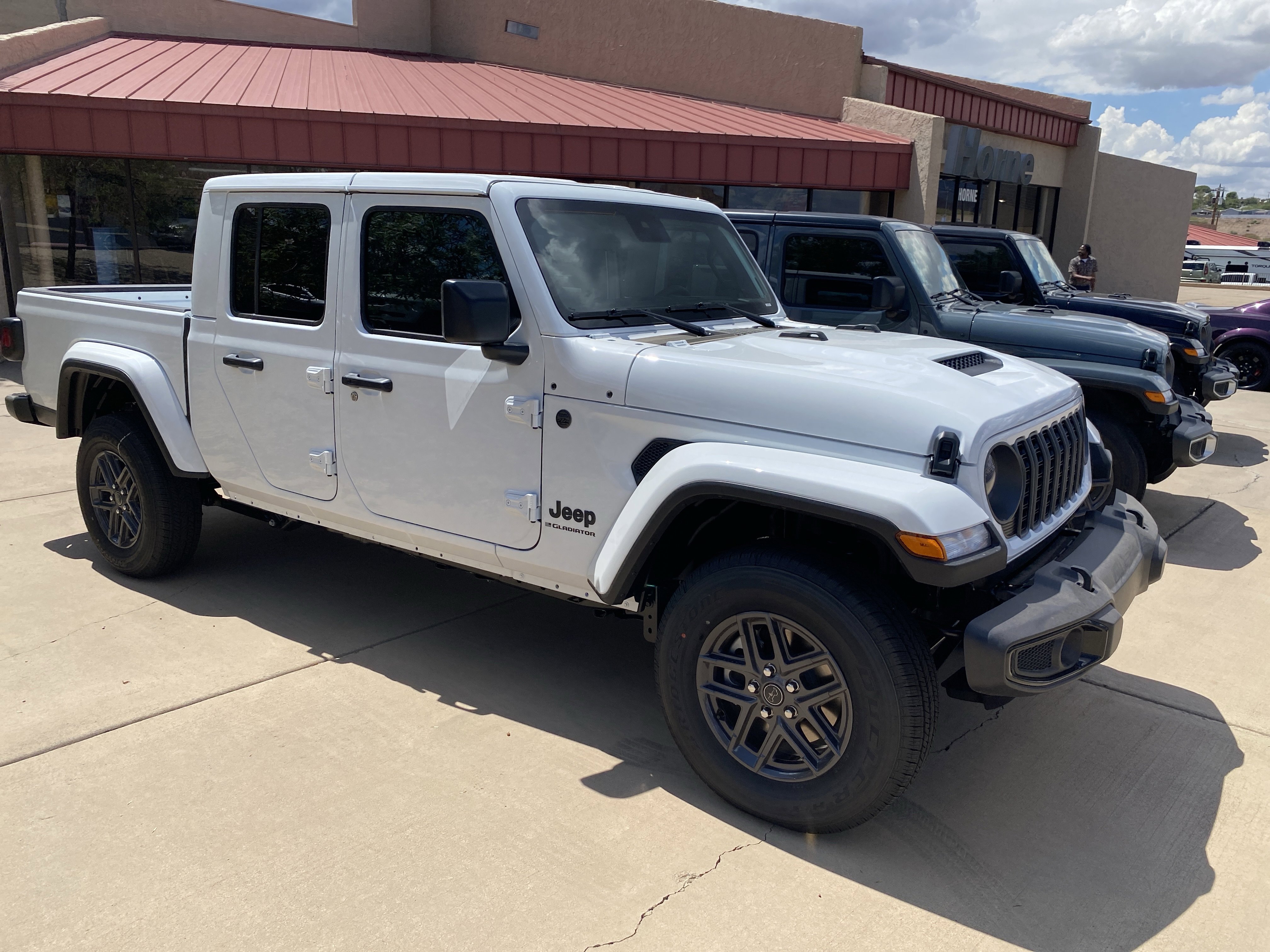 New 2025 Jeep Gladiator Sport image 5
