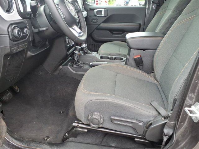 Used 2025 Jeep Wrangler Unlimited Sahara AWD/4WD image 10