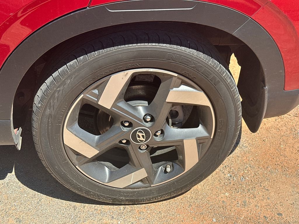 Used 2022 Hyundai Venue Limited image 17