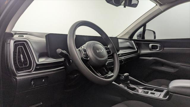 Used 2025 Kia Sorento LX FWD image 23