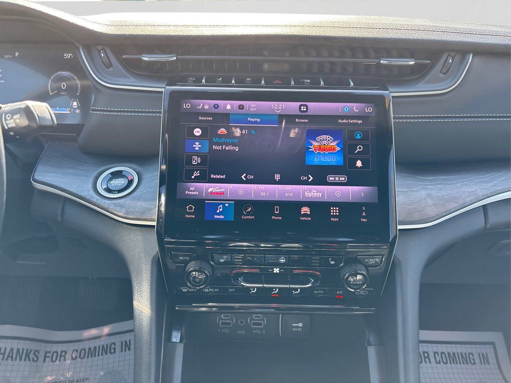 Used 2025 Jeep Grand Cherokee L Limited w/ Black Appearance Package image 17