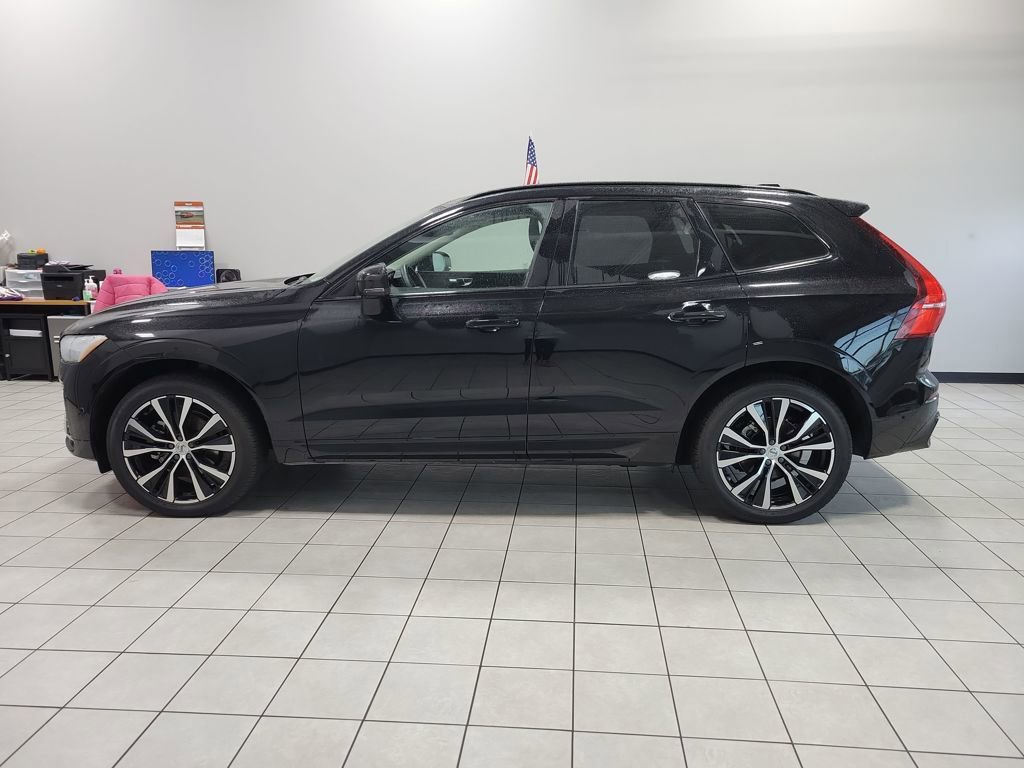 Used 2025 Volvo XC60 B5 Plus image 14