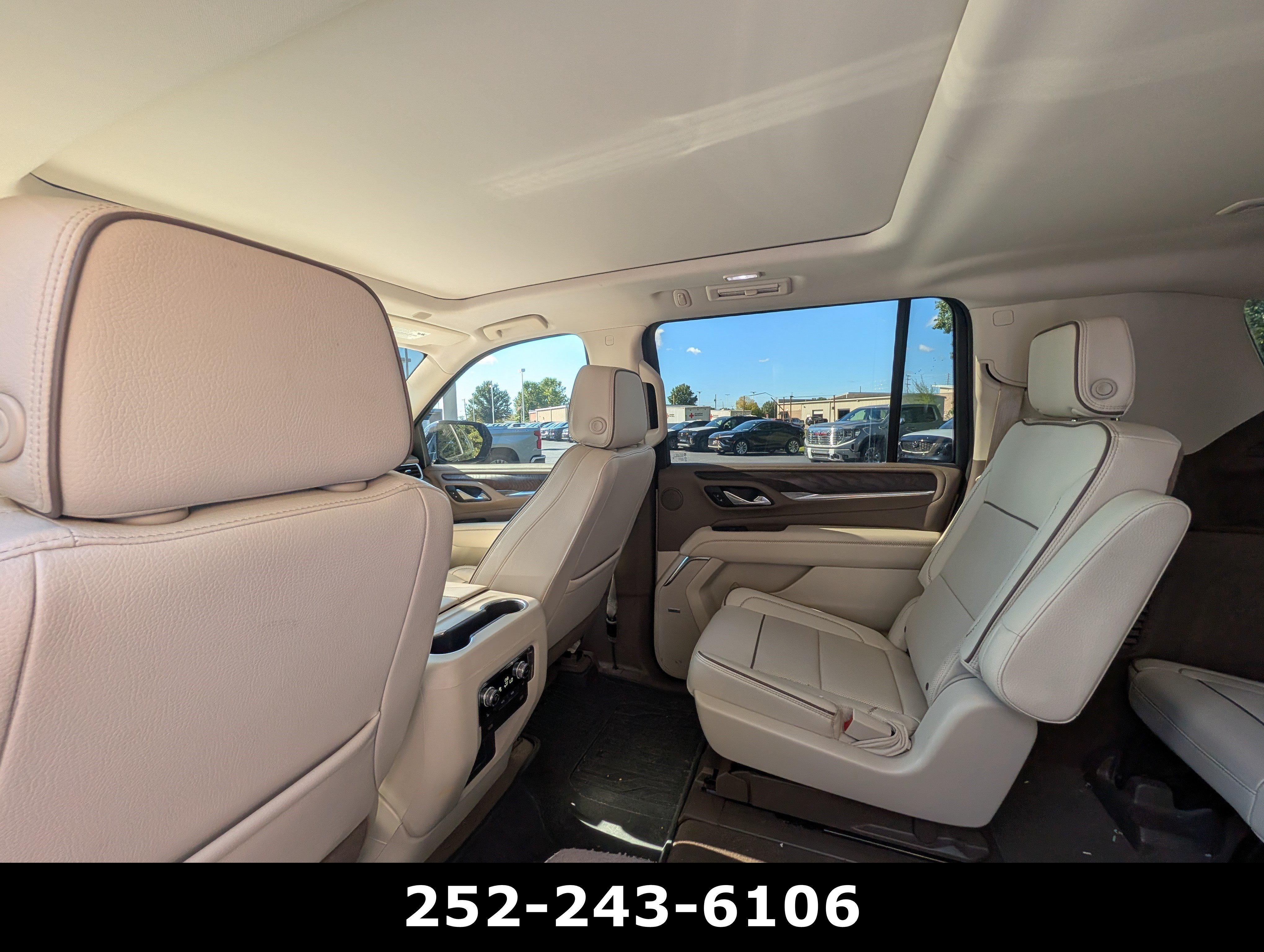 Used 2023 GMC Yukon XL Denali AWD/4WD image 10
