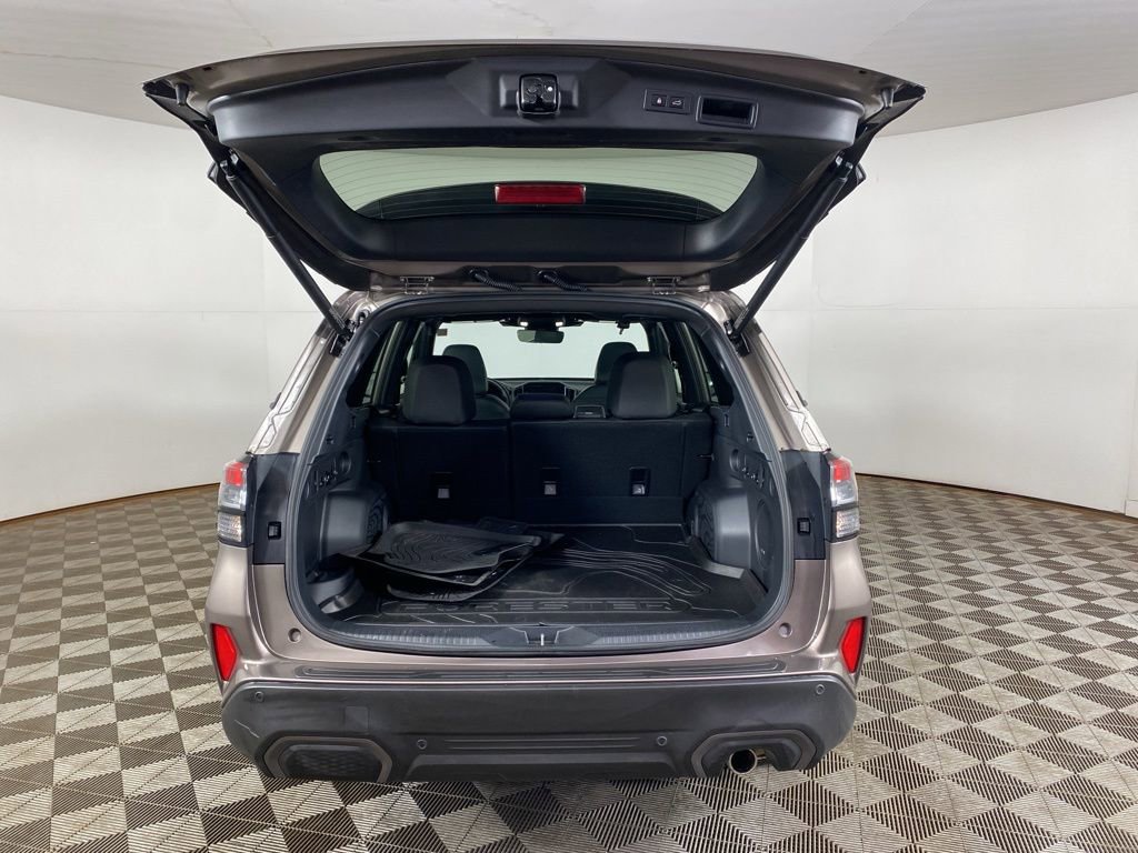 Certified 2025 Subaru Forester Limited image 8