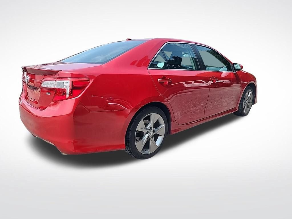 Used 2014 Toyota Camry SE w/ Moonroof Package FWD image 4