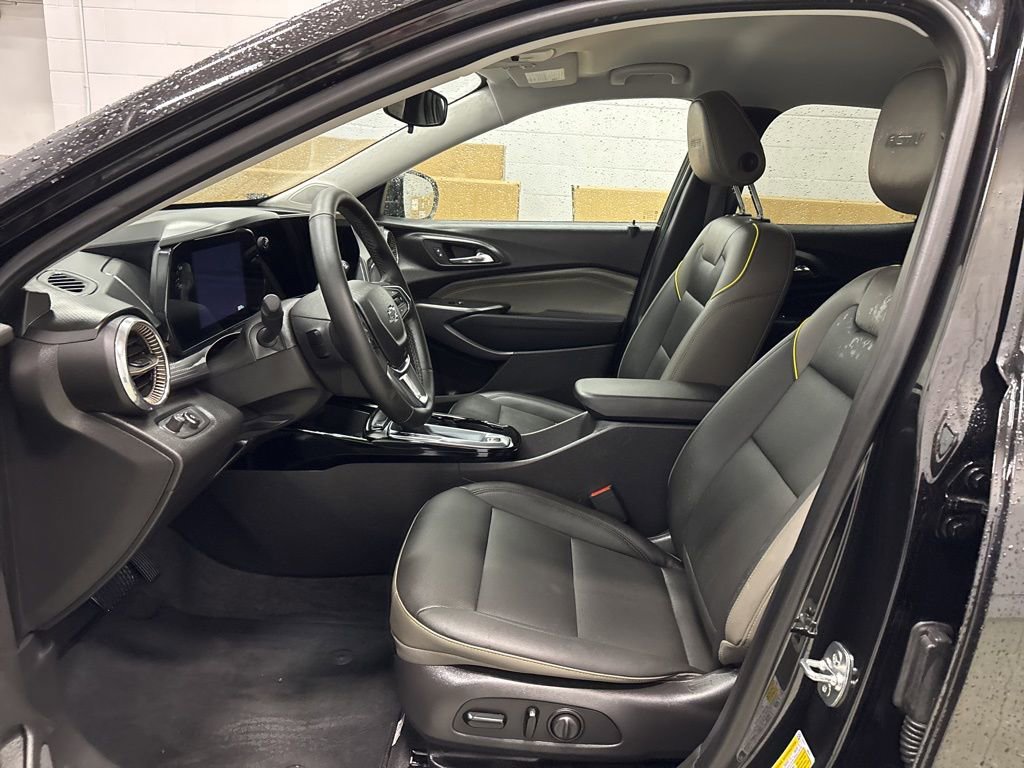 Used 2025 Chevrolet Trax ACTIV w/ Driver Confidence Package FWD image 15