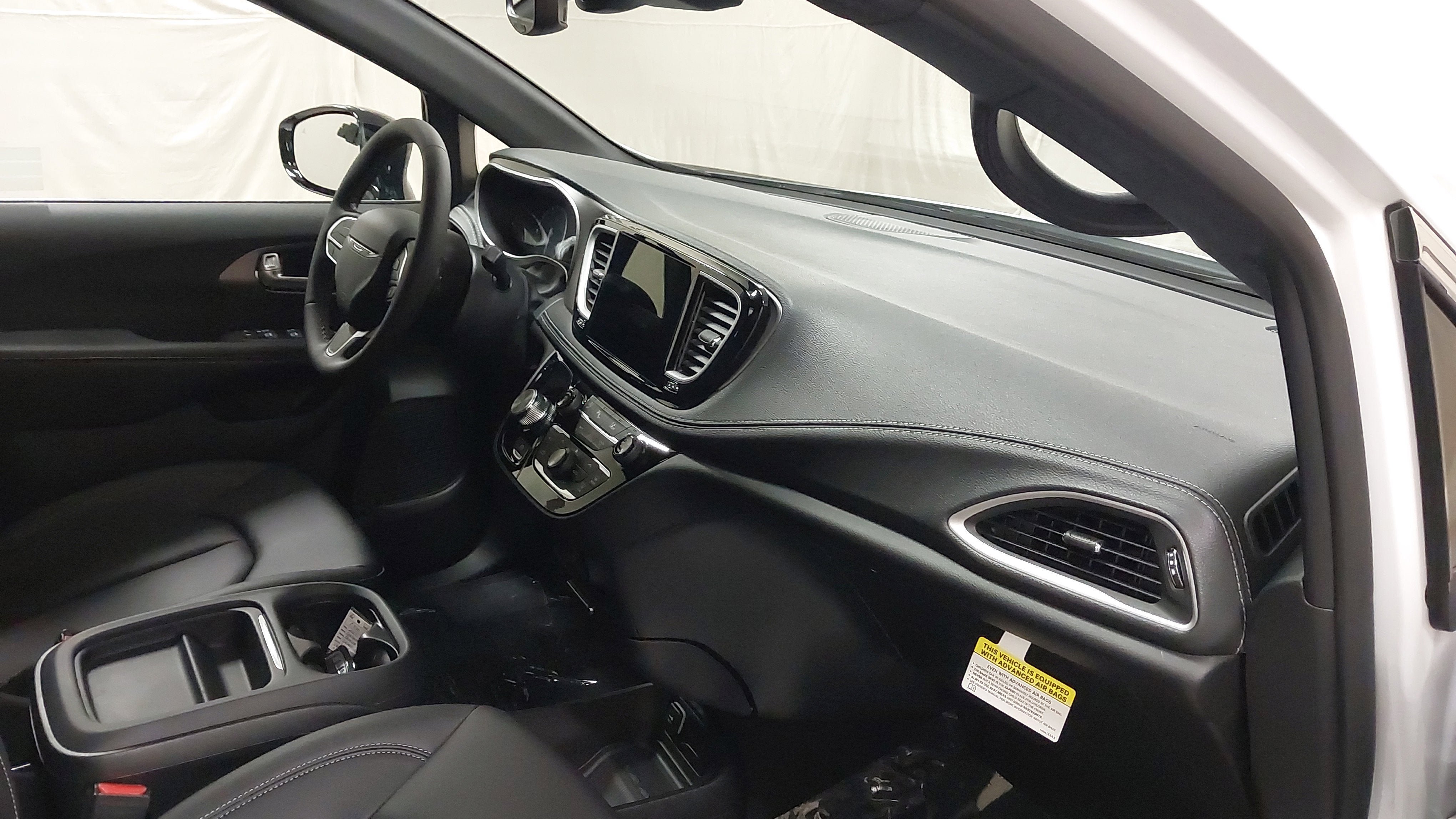New 2027 Chrysler Pacifica Select FWD image 28