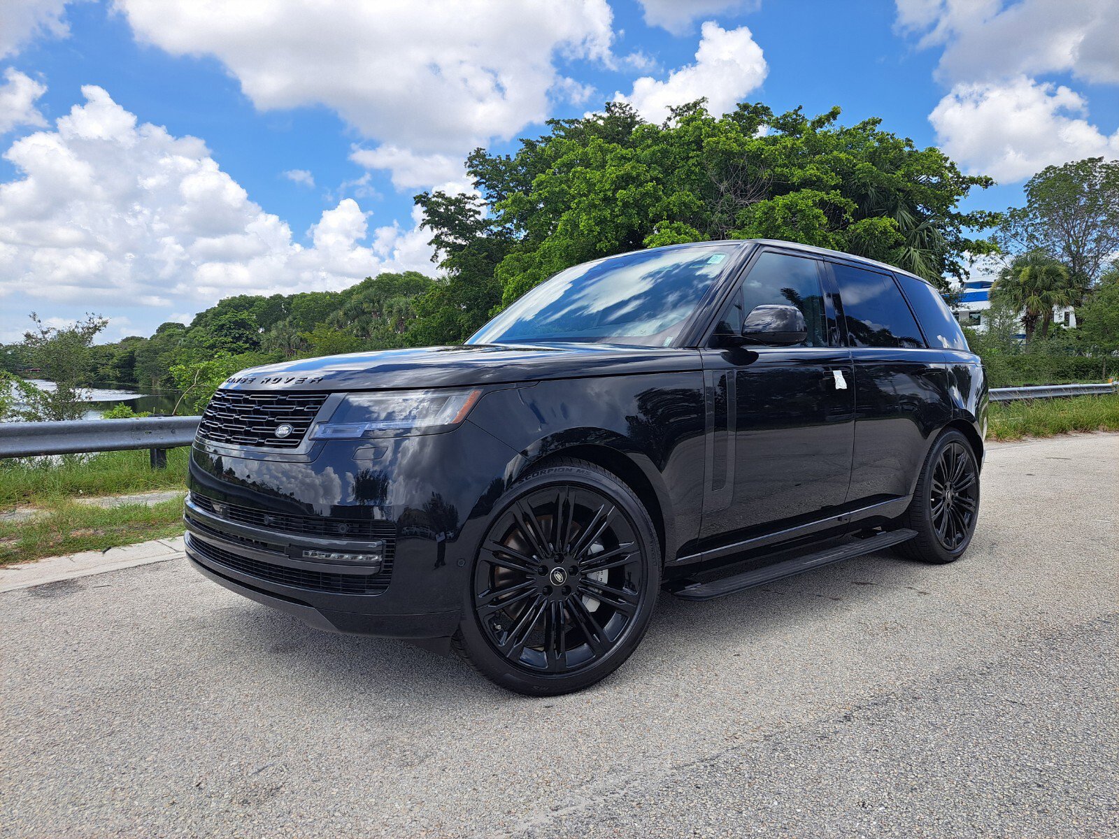 New 2025 Land Rover Range Rover SE