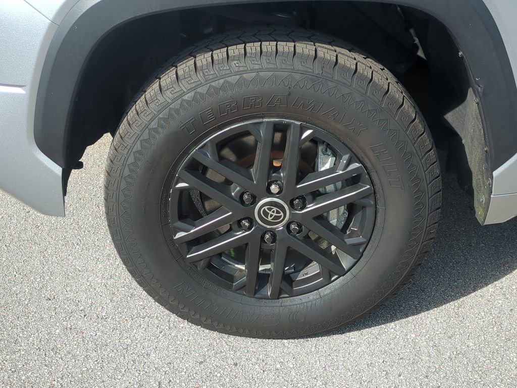 Used 2022 Toyota Tundra SR5 w/ SR5 Convenience Package image 12