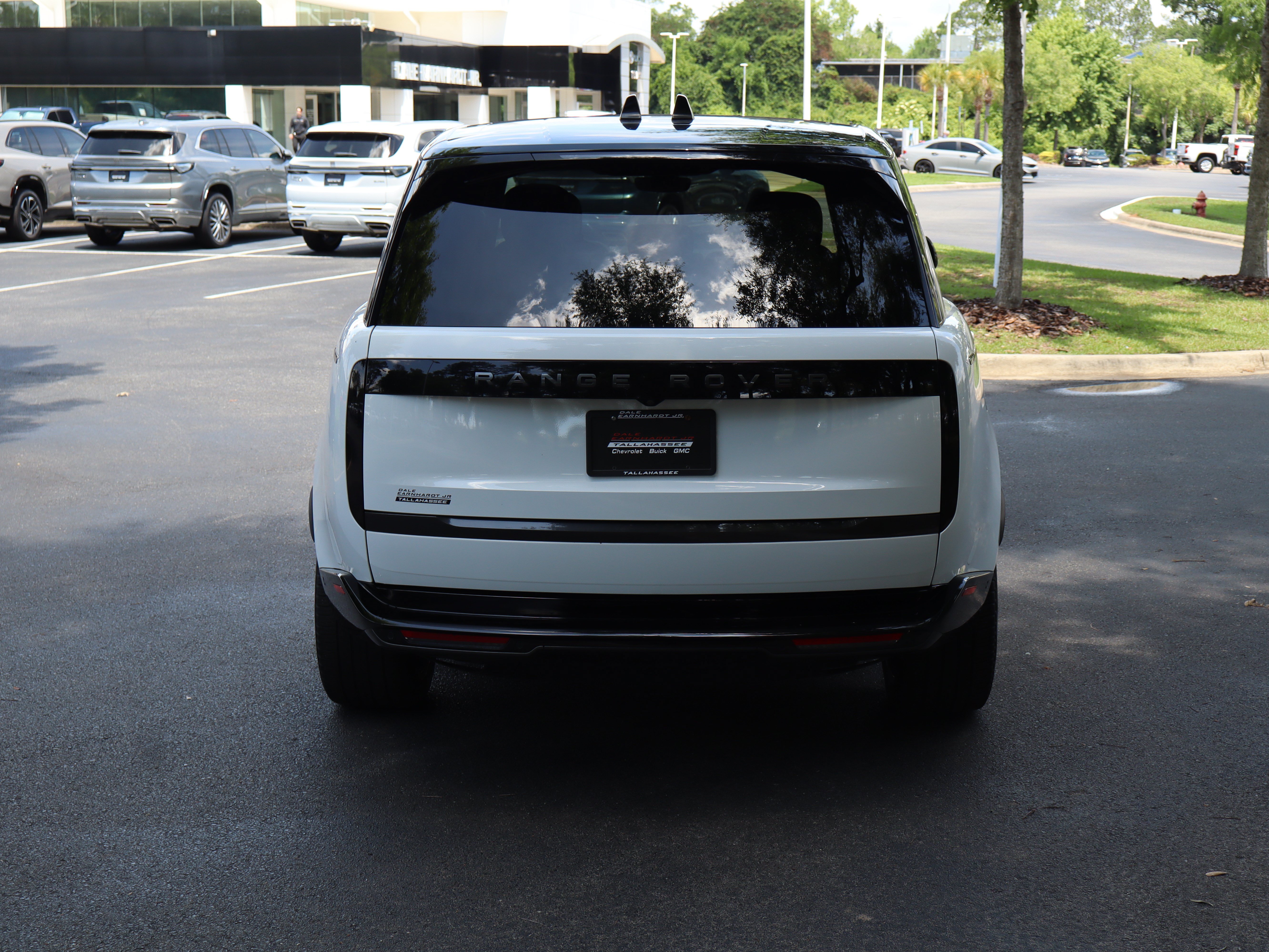 Used 2024 Land Rover Range Rover Long Wheelbase SE AWD/4WD image 8
