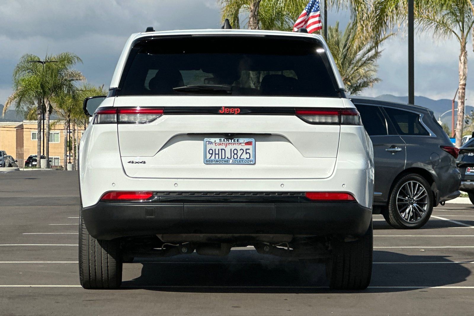 Used 2023 Jeep Grand Cherokee Altitude AWD/4WD image 5