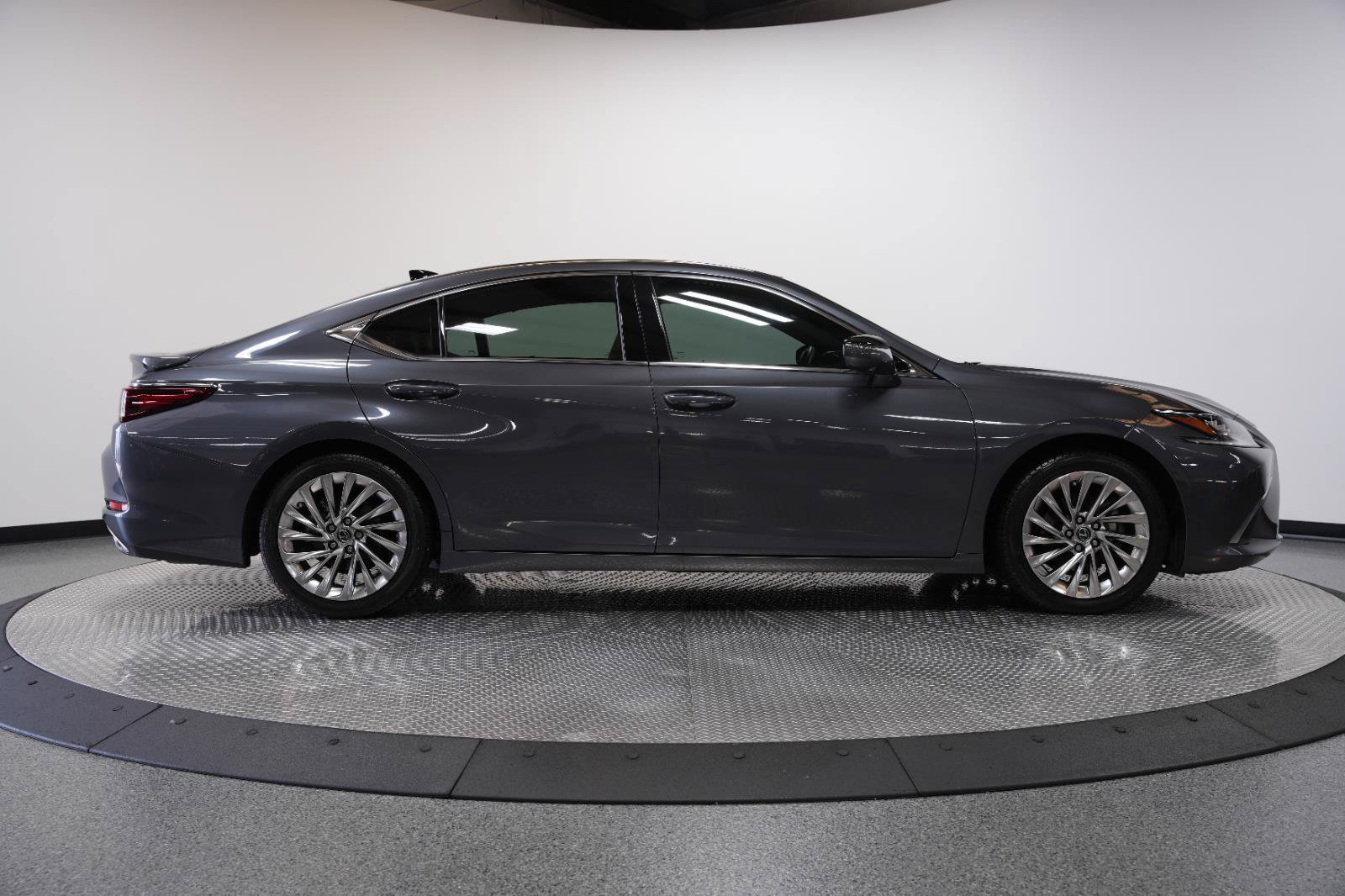 Used 2022 Lexus ES 350 Ultra Luxury w/ Accessory Package 2 FWD image 9