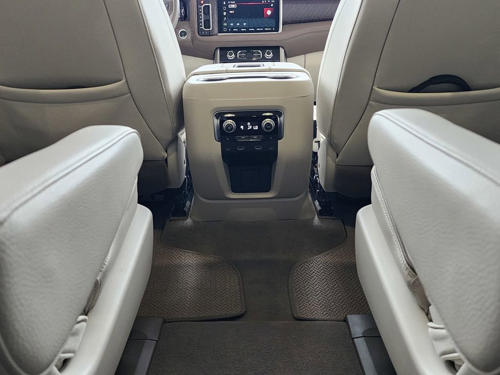 Used 2024 GMC Yukon Denali w/ Denali Reserve Package AWD/4WD image 16