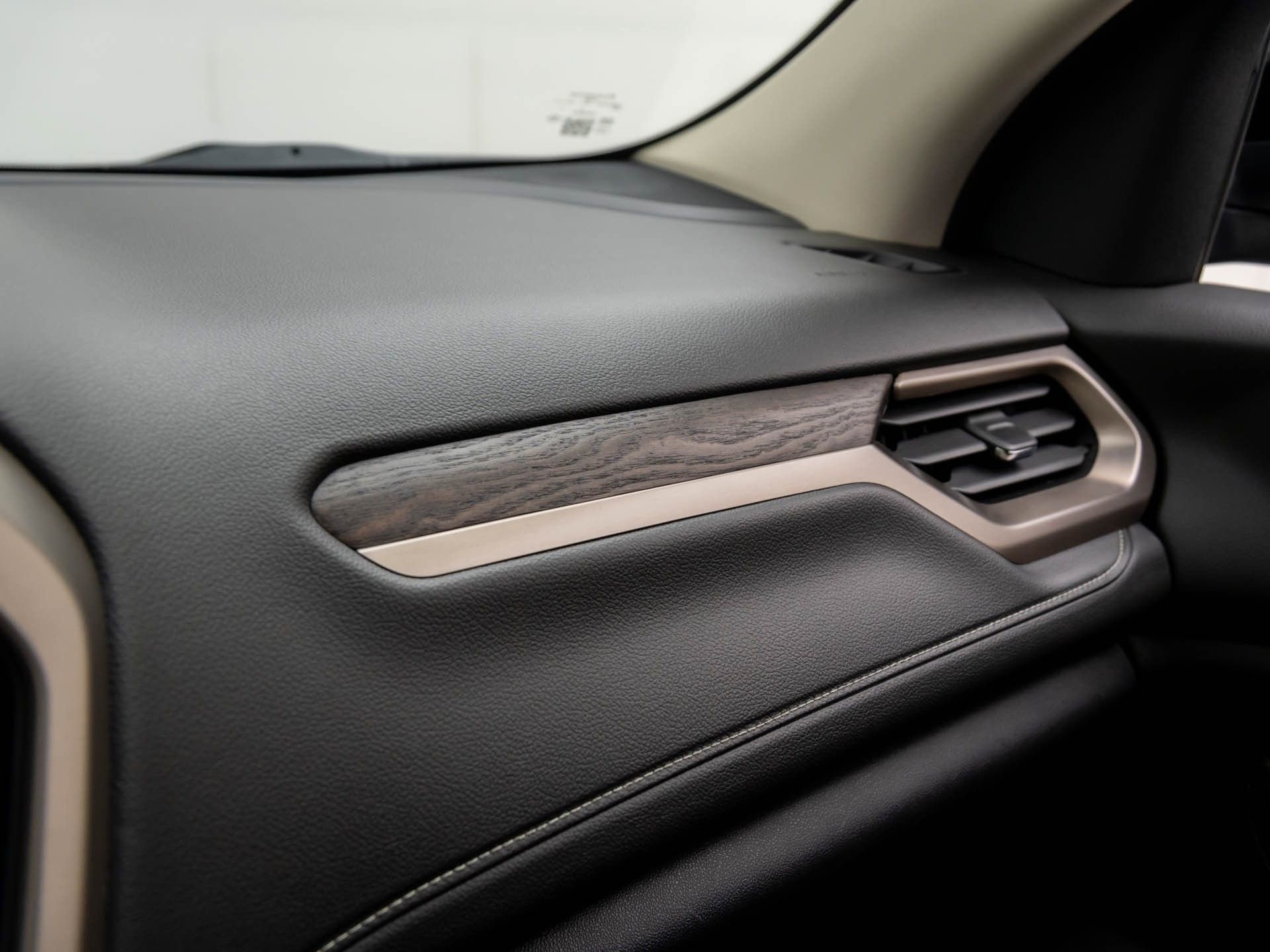 Used 2023 GMC Acadia Denali w/ Black Diamond Edition image 30