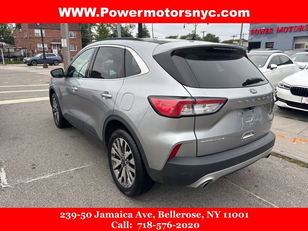 Used 2021 Ford Escape Titanium image 3