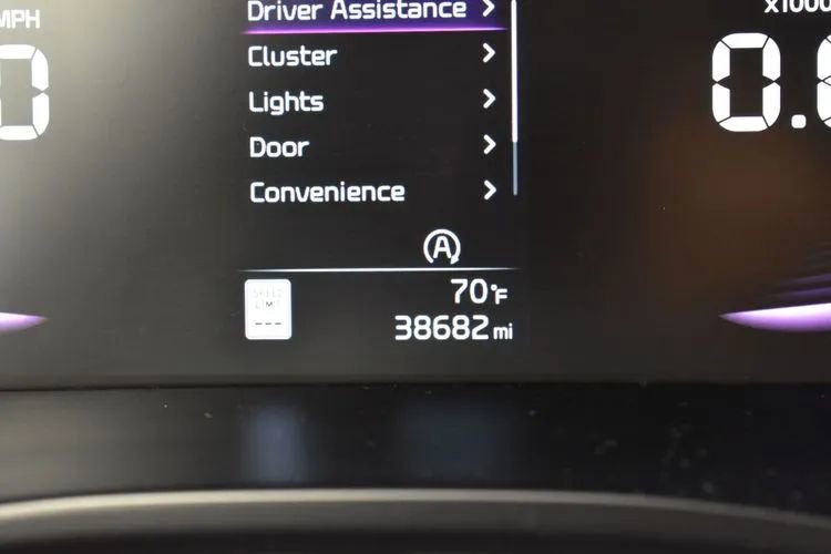 Used 2025 Kia Soul LX w/ LX Technology Package FWD image 28