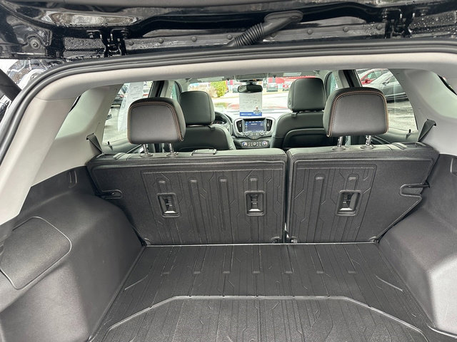 Used 2024 GMC Terrain AT4 w/ Tech Package image 8