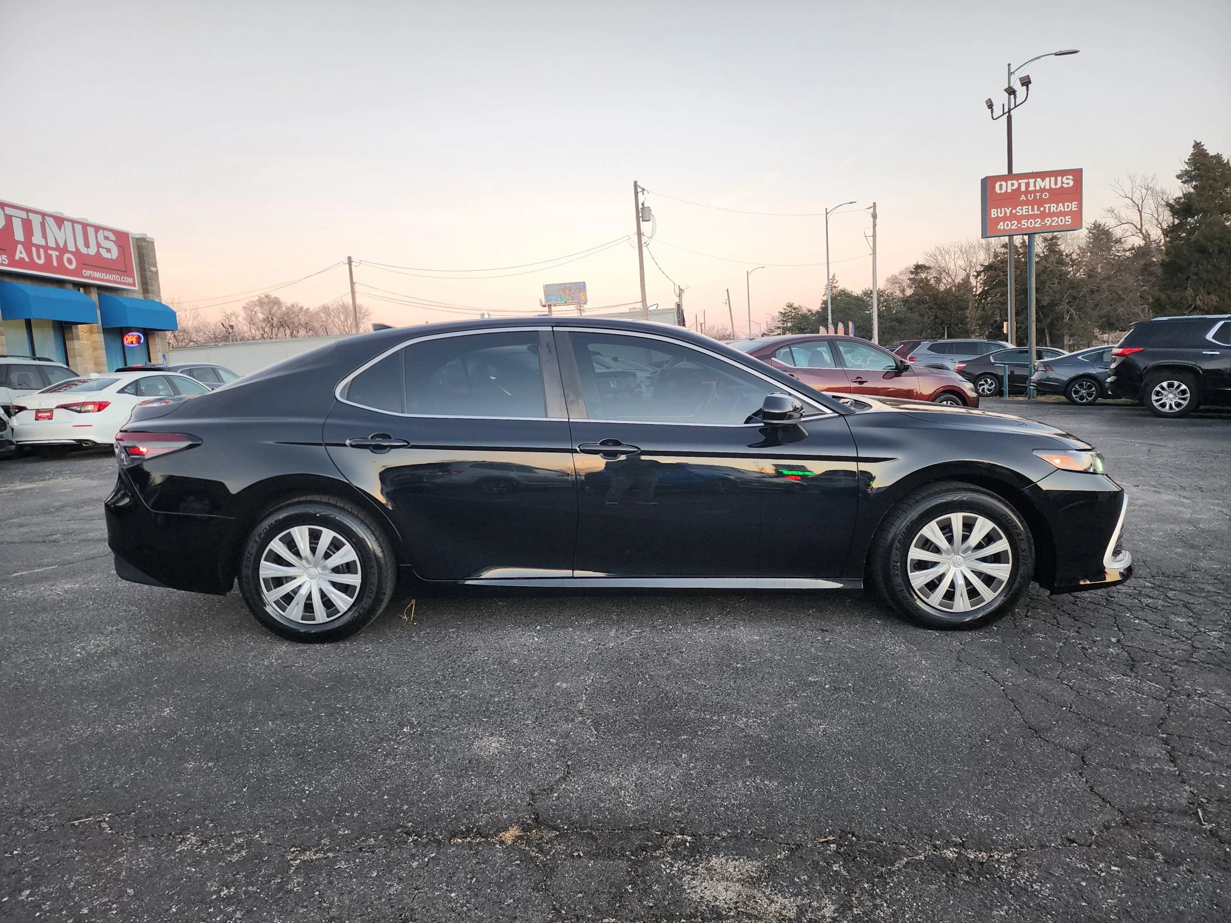 Used 2022 Toyota Camry LE FWD image 8
