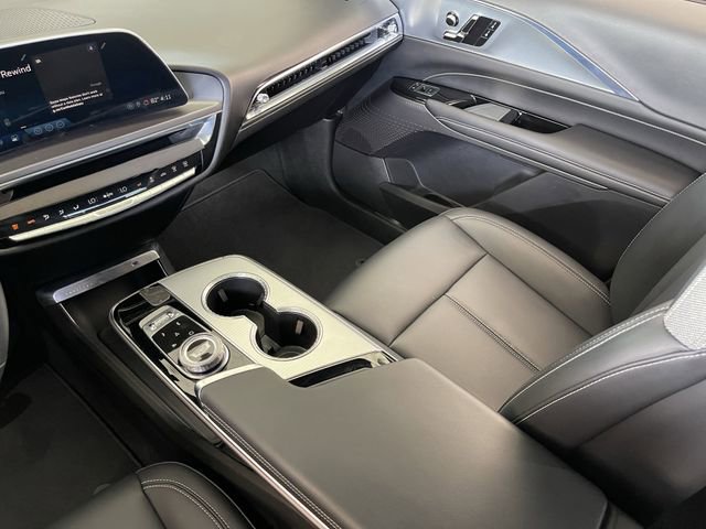 Used 2024 Cadillac Lyriq Tech AWD/4WD image 19
