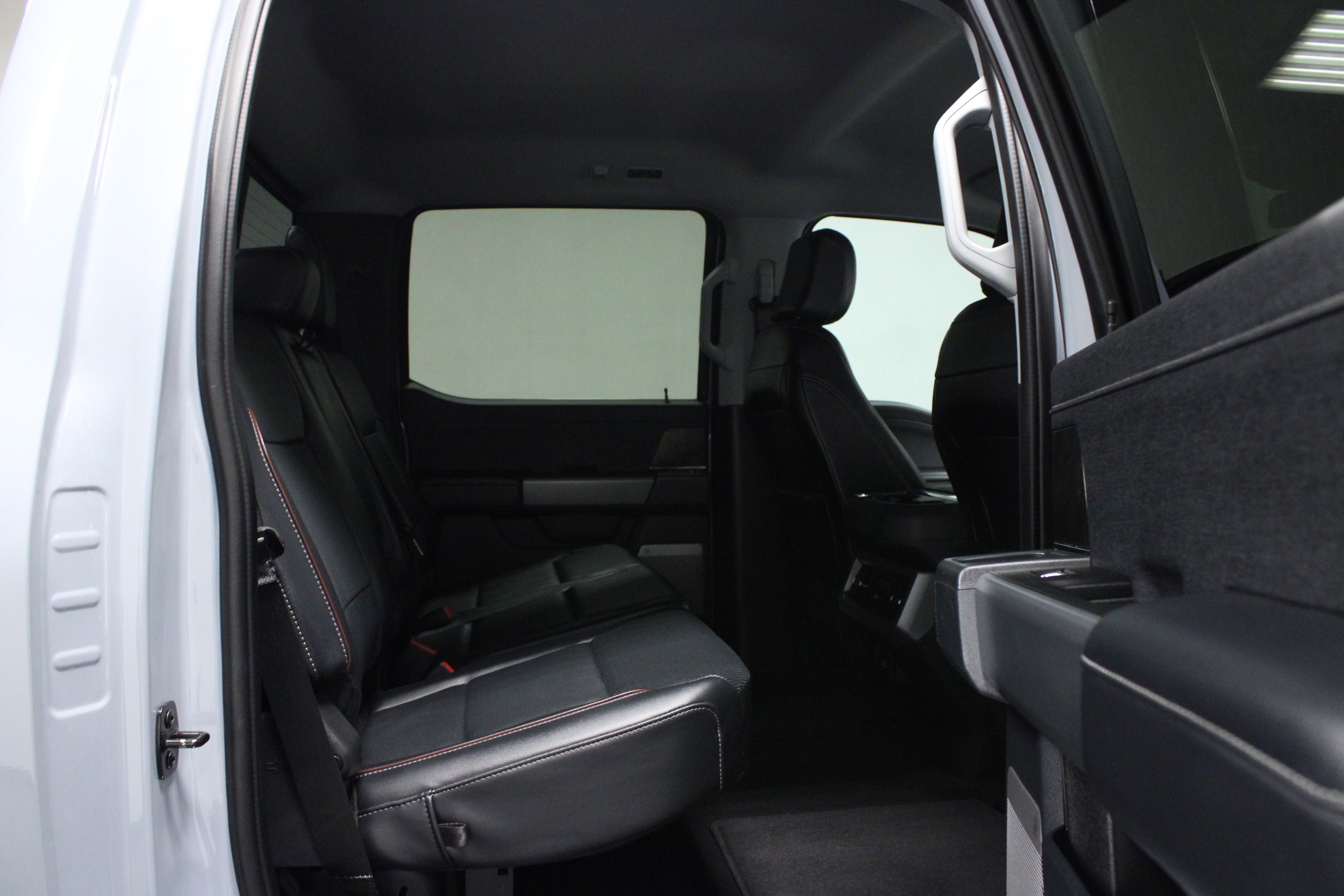 Used 2024 Ford F350 Lariat w/ Chrome Package image 15