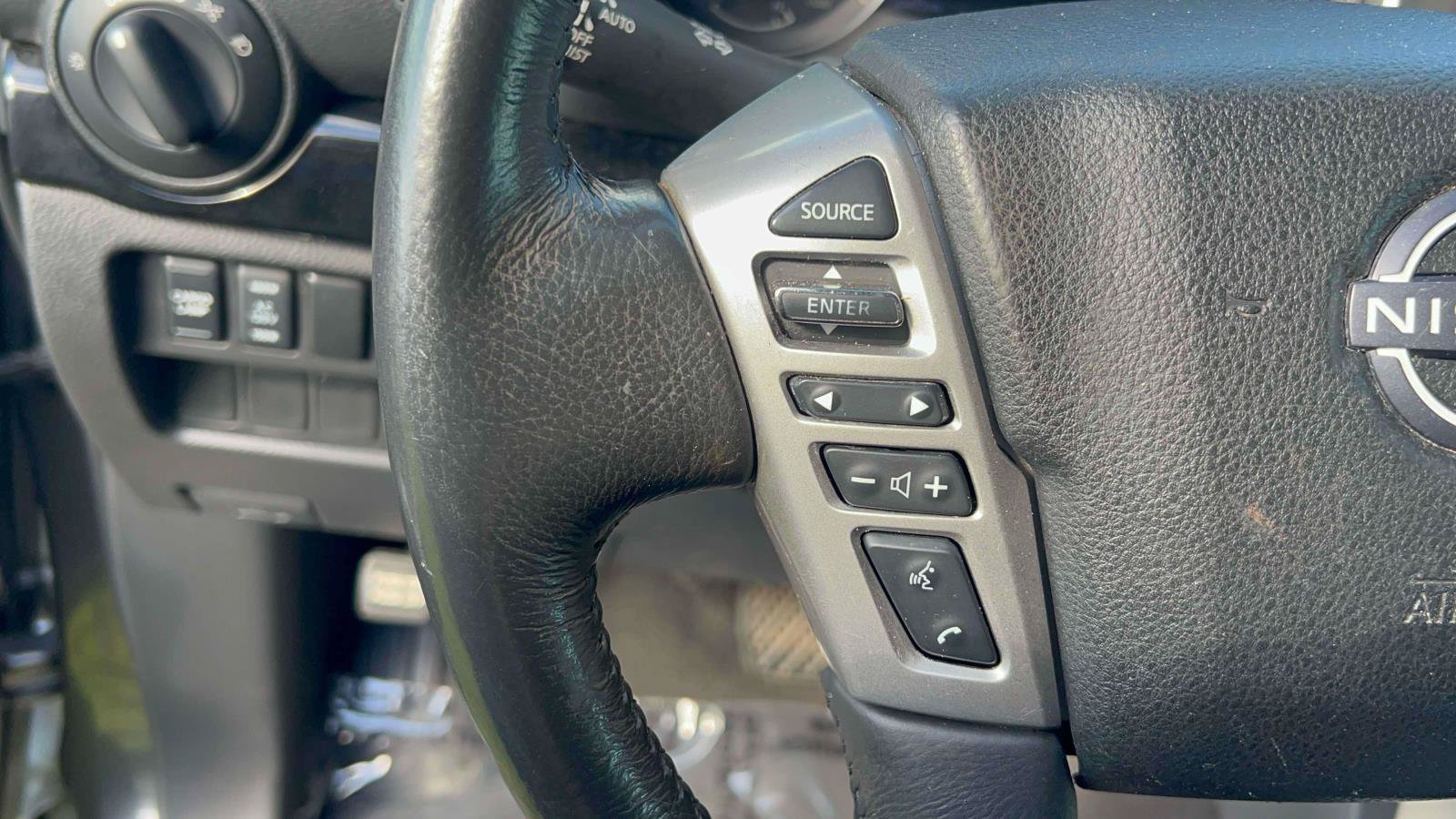 Used 2024 Nissan Titan SV w/ SV Convenience Package AWD/4WD image 12