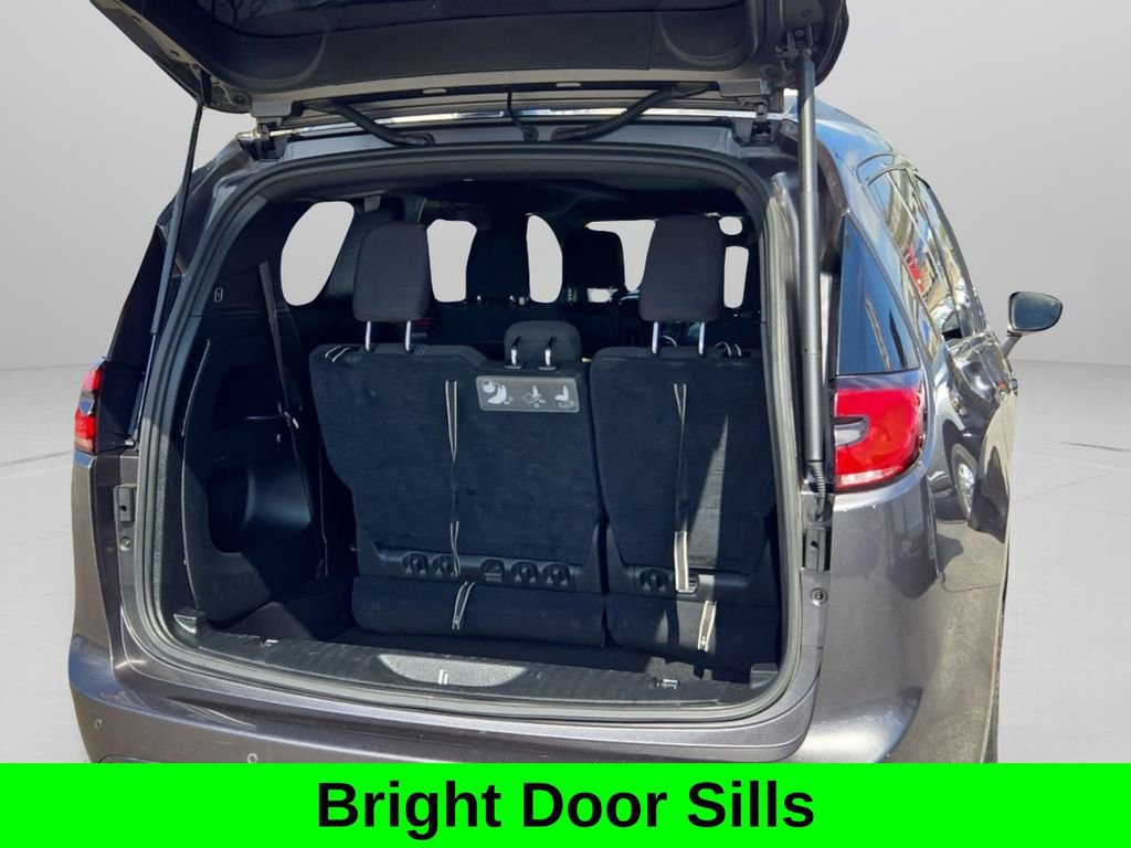 Used 2021 Chrysler Pacifica Touring w/ Uconnect Theater Family Group image 11