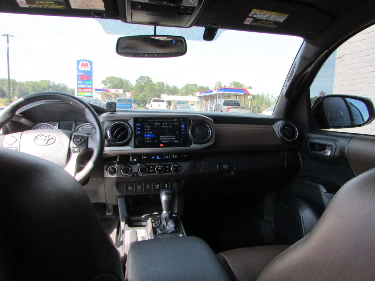 Used 2016 Toyota Tacoma Limited image 11