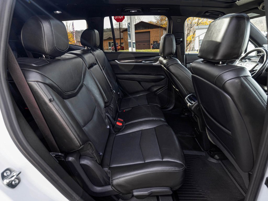 Used 2025 Cadillac XT6 Sport image 28