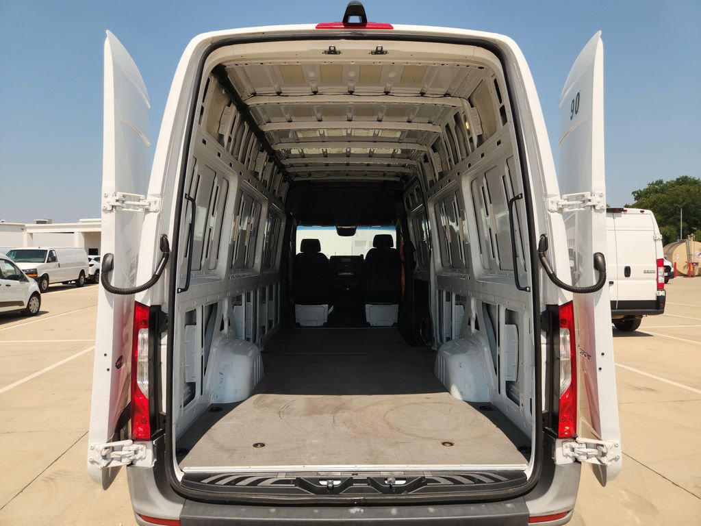 Used 2023 Mercedes-Benz Sprinter 2500 image 31