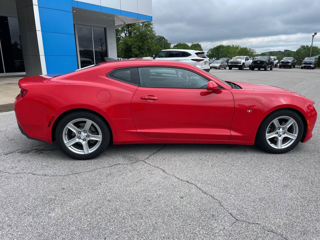 Used 2018 Chevrolet Camaro LT w/ Technology Package RWD image 33