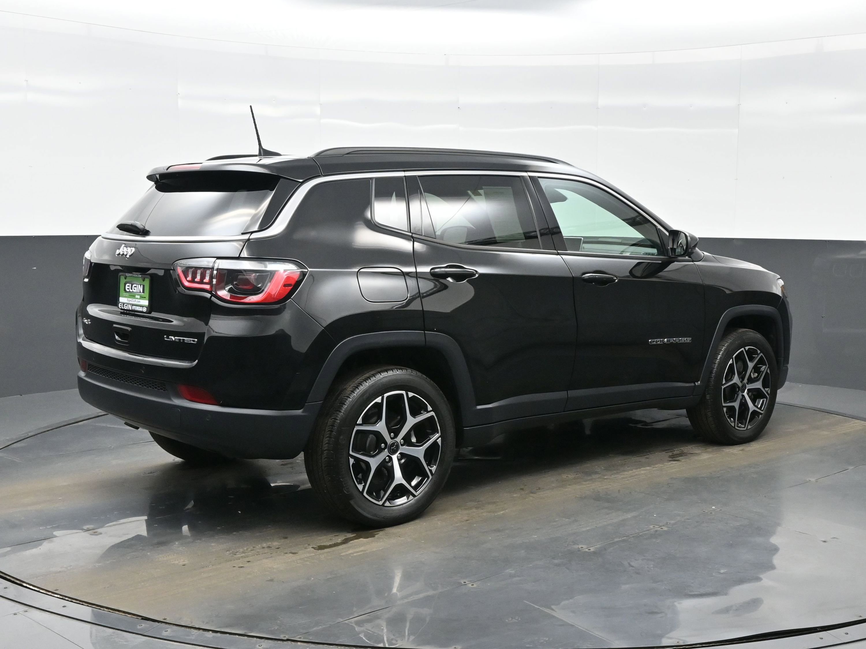 Used 2025 Jeep Compass Limited image 6