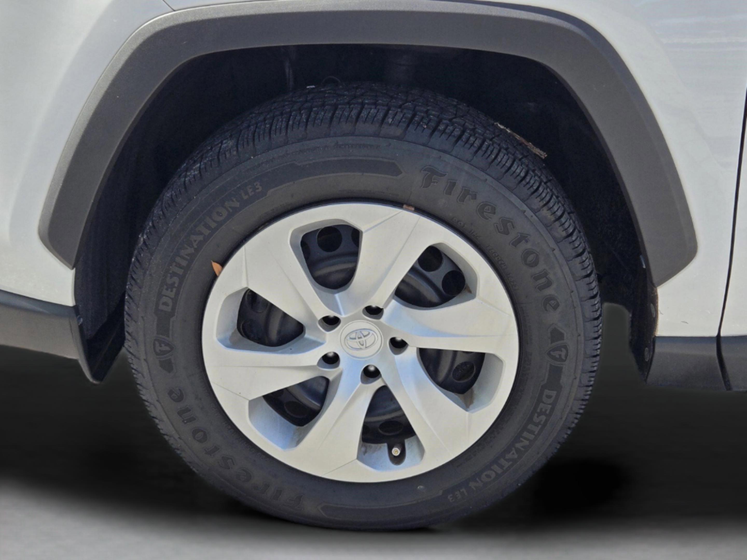 Used 2020 Toyota RAV4 LE image 15