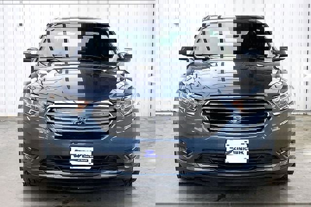 Used 2019 Ford Taurus SEL image 3