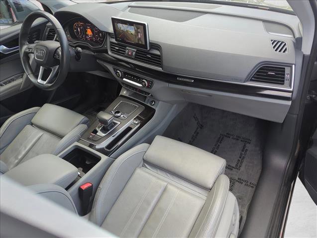 Used 2020 Audi Q5 e Prestige w/ Prestige Package image 24