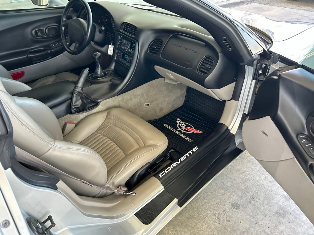 Used 2000 Chevrolet Corvette Coupe w/ Roof Pkg RWD image 23