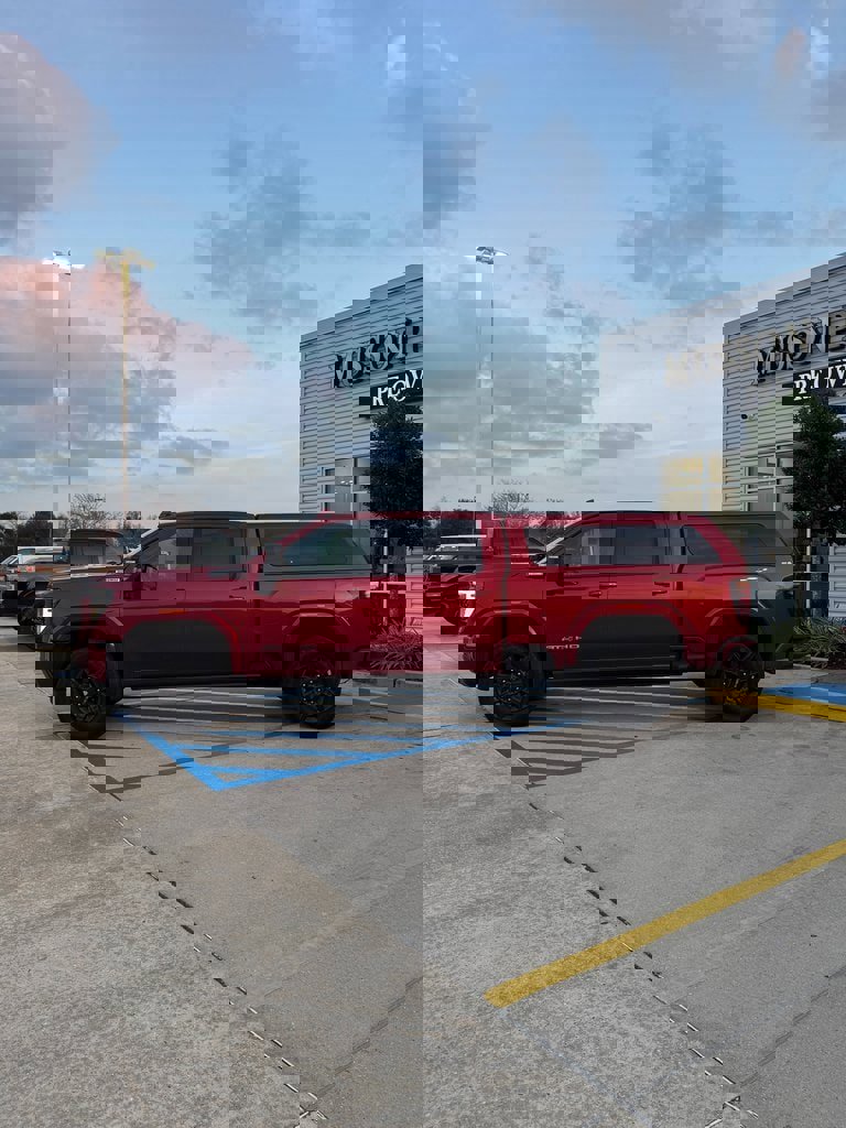 Used 2024 GMC Sierra 2500 AT4 w/ AT4 Premium Plus Package image 3