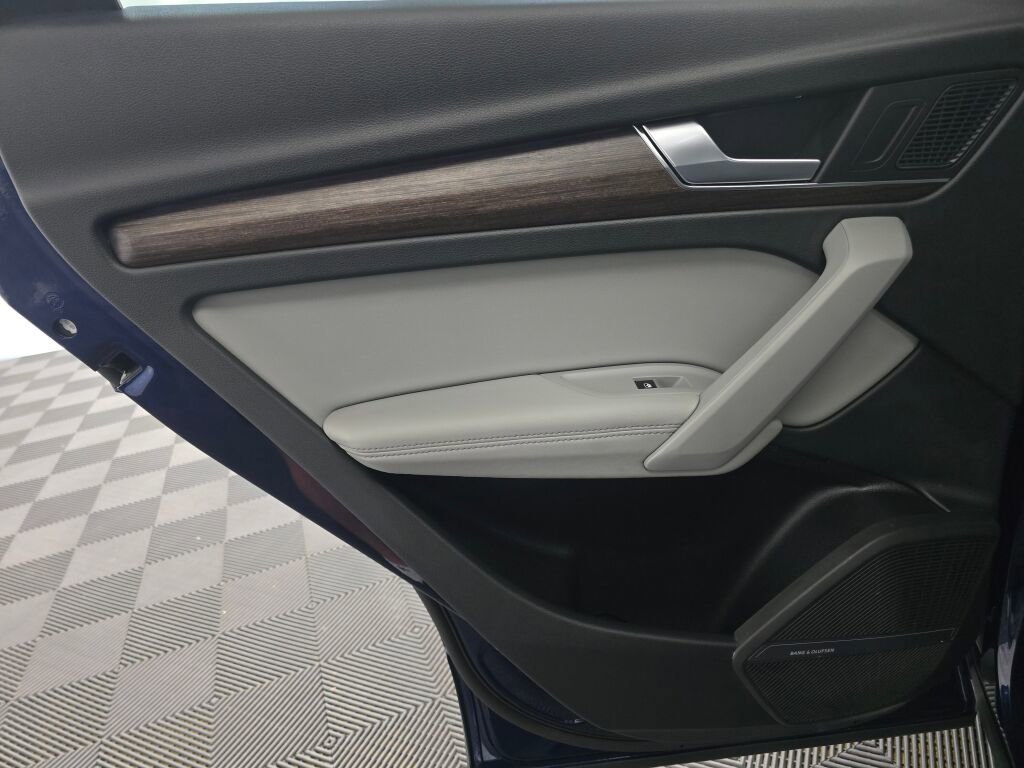 Certified 2025 Audi Q5 2.0T Premium Plus image 21