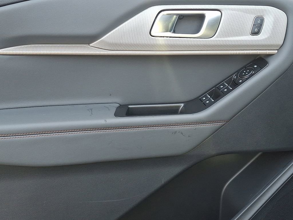 Used 2025 Ford Explorer Active image 13