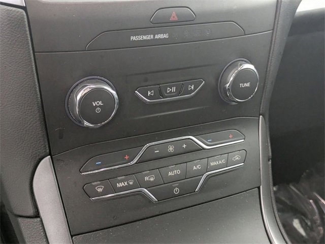 Used 2020 Ford Edge SE image 20