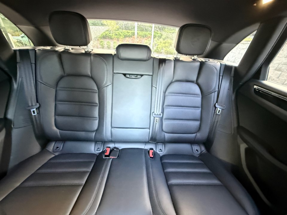 Certified 2026 Porsche Macan Turbo AWD/4WD image 24