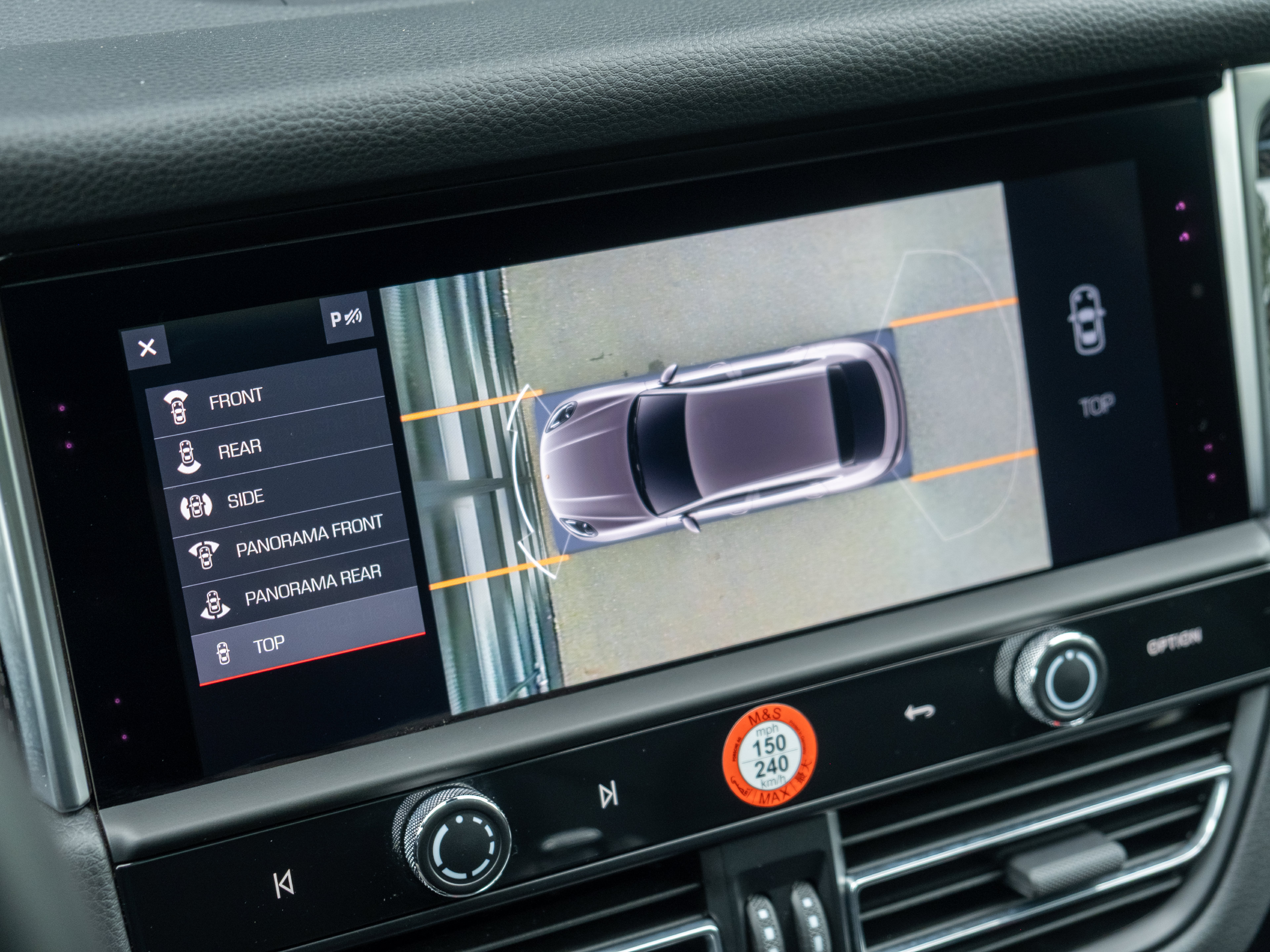 Certified 2023 Porsche Macan AWD/4WD image 29