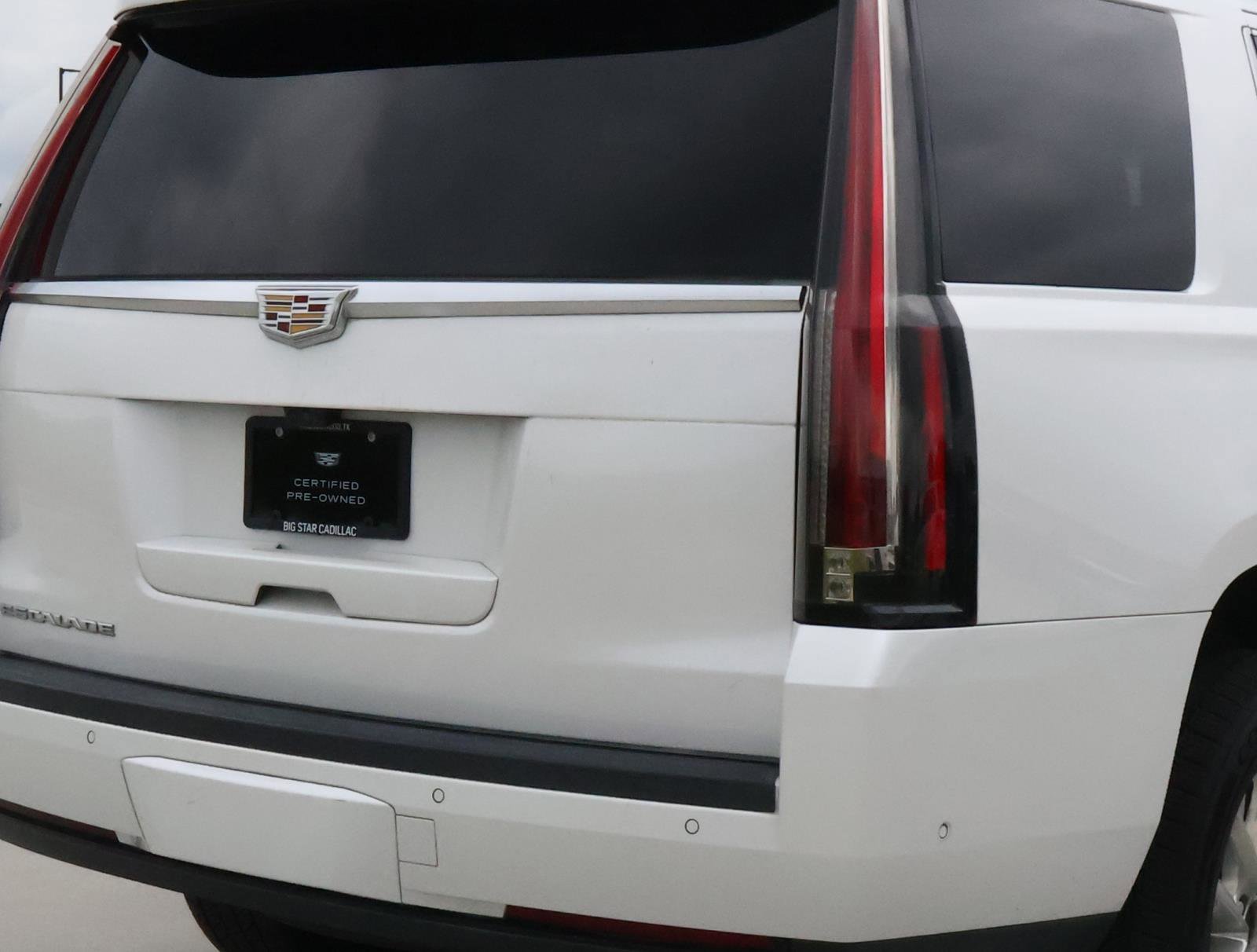 Used 2019 Cadillac Escalade Luxury RWD image 11