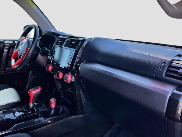Used 2020 Toyota 4Runner TRD Off-Road Premium AWD/4WD image 27