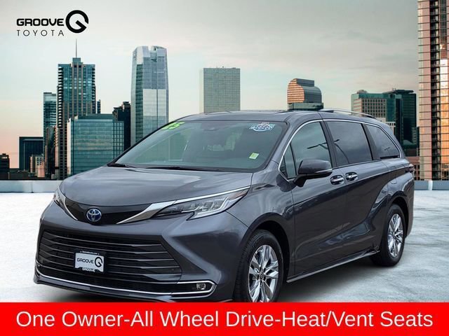 Used 2025 Toyota Sienna Limited image 1