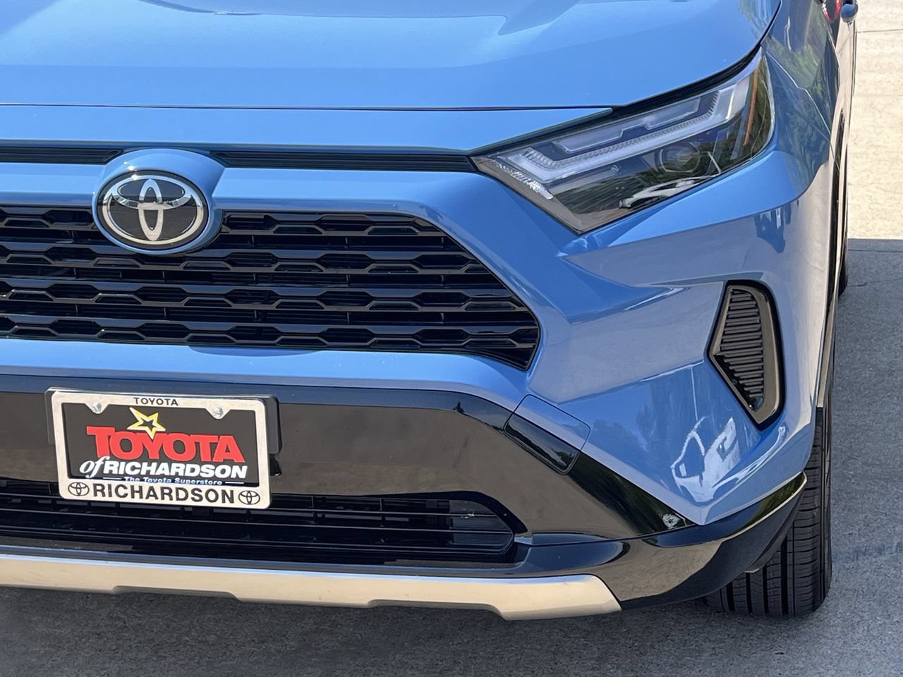 Used 2025 Toyota RAV4 SE AWD/4WD image 8