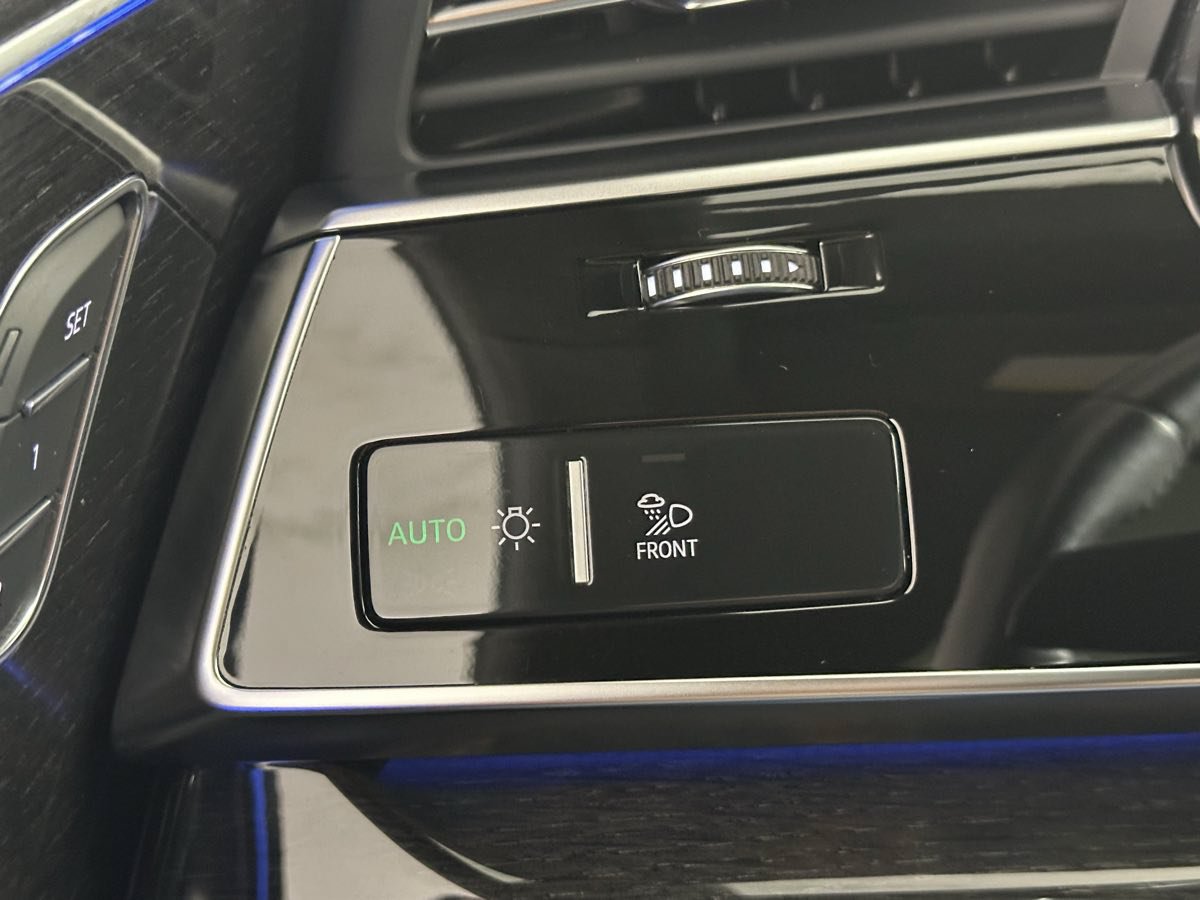 Used 2019 Audi Q8 Prestige AWD/4WD image 45