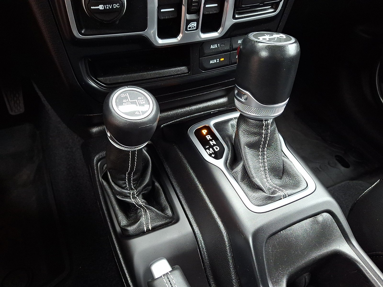 Used 2018 Jeep Wrangler Unlimited Sahara AWD/4WD image 14