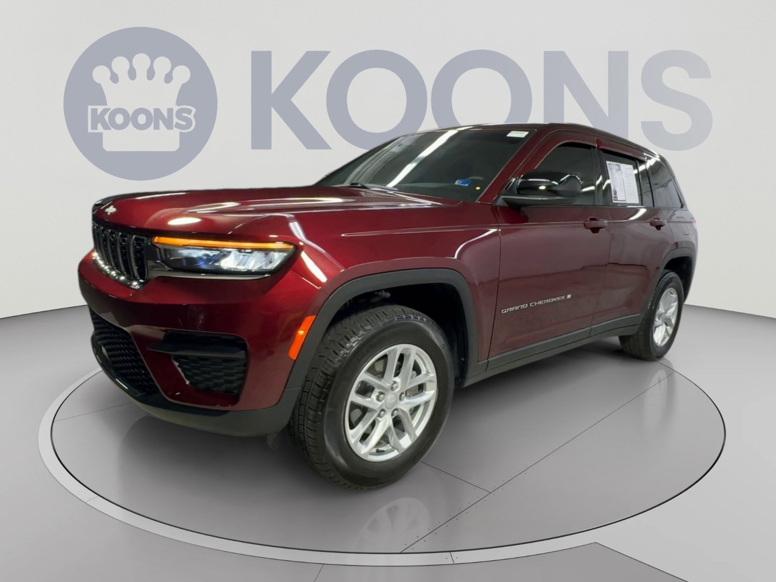 Used 2025 Jeep Grand Cherokee Laredo AWD/4WD image 5