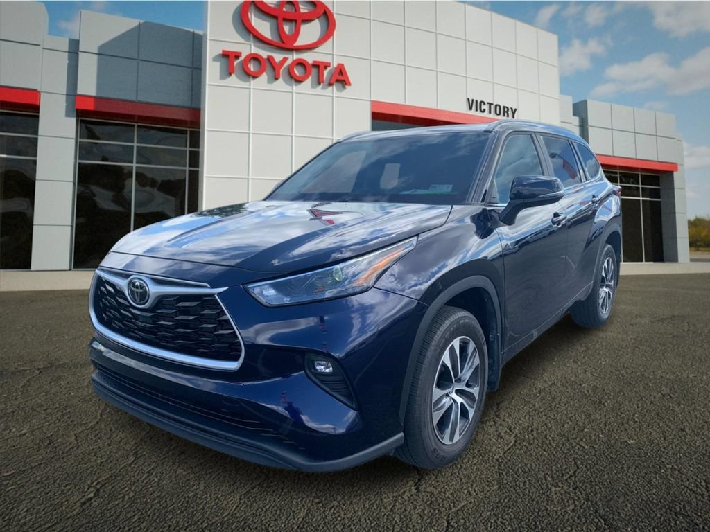 Used 2024 Toyota Highlander XLE AWD/4WD image 7